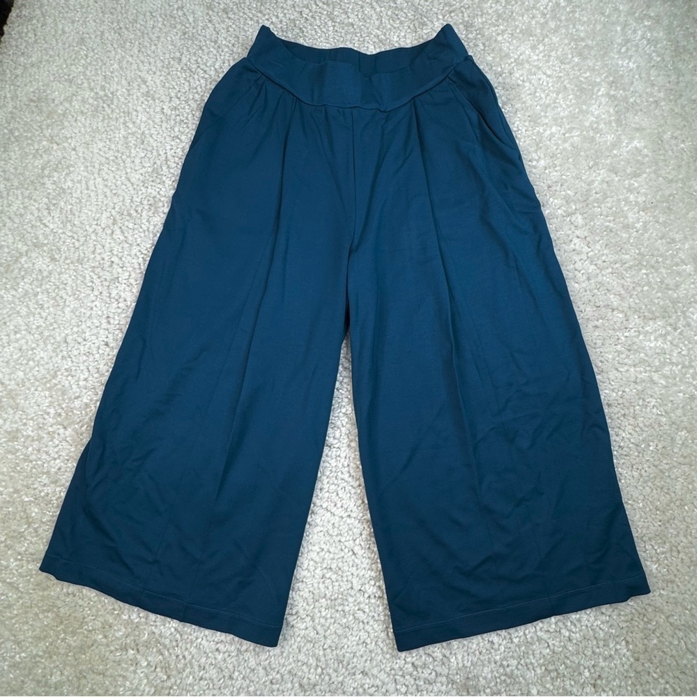 NEW Universal Standard Casual Culottes. 24 waist. Y2K 2000s gauchos